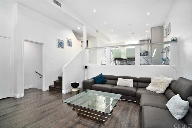 Living room - 22000 Collins St