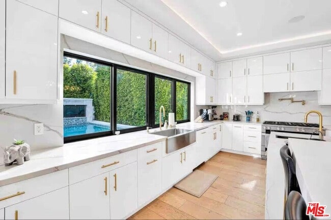 Foto del edificio - 13812 Cumpston St