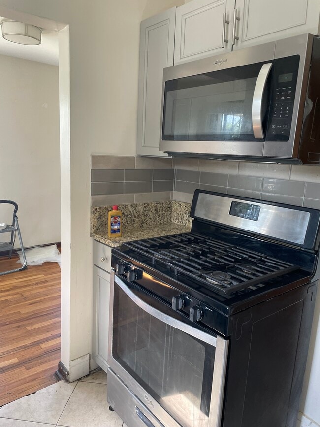 Kitchen - 1095 S James Rd