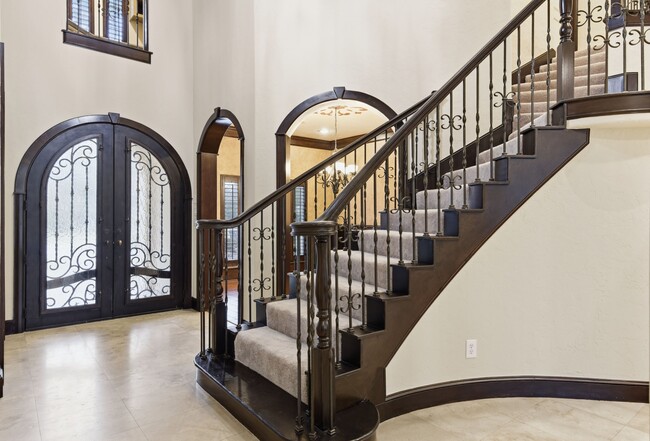 Building Photo - 30 N Palmiera Cir