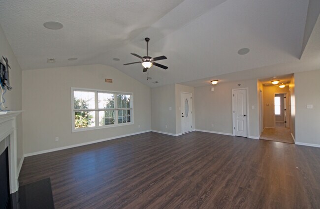 Foto del edificio - 300 Cadenza Ln