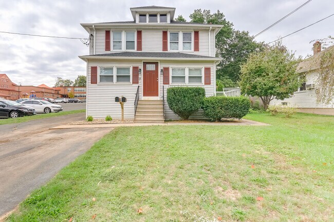 Photo - 18 Peck St Apartments