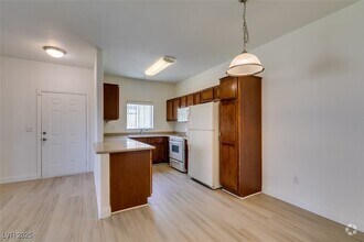 Building Photo - 2291 W Horizon Ridge Pkwy
