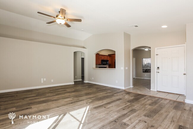 Building Photo - 1906 S Valley Dr