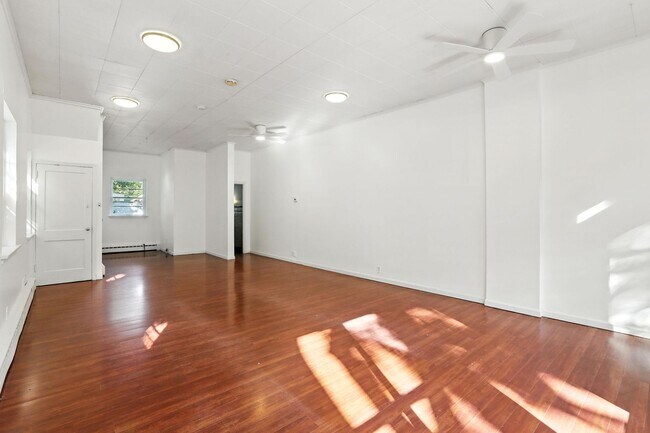 Foto del edificio - Prime Commercial Space on Minnehaha Avenue!