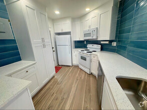 Building Photo - 3 Greenway Village N