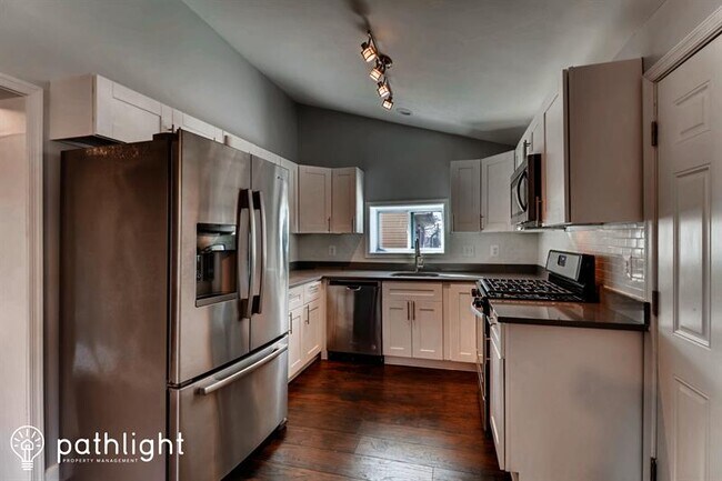 Foto del edificio - 9326 Decatur Pl