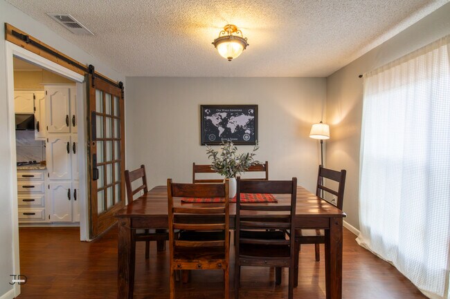 Foto del edificio - 5604 Greentree Ave