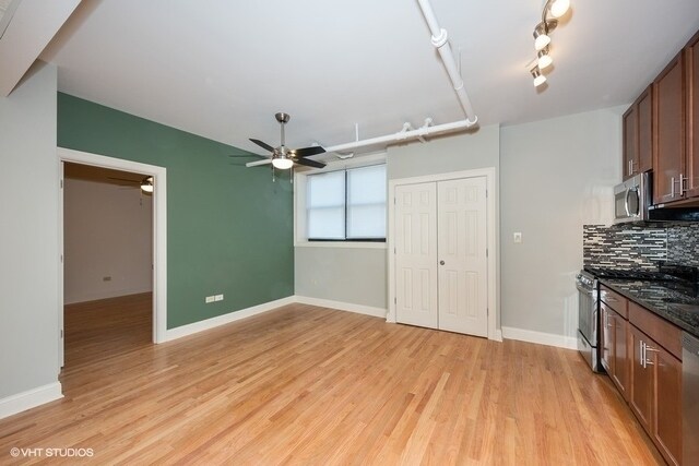 Building Photo - 1824 N Lincoln Park W