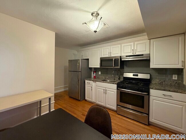 Foto del edificio - 712 Shawmut Ave