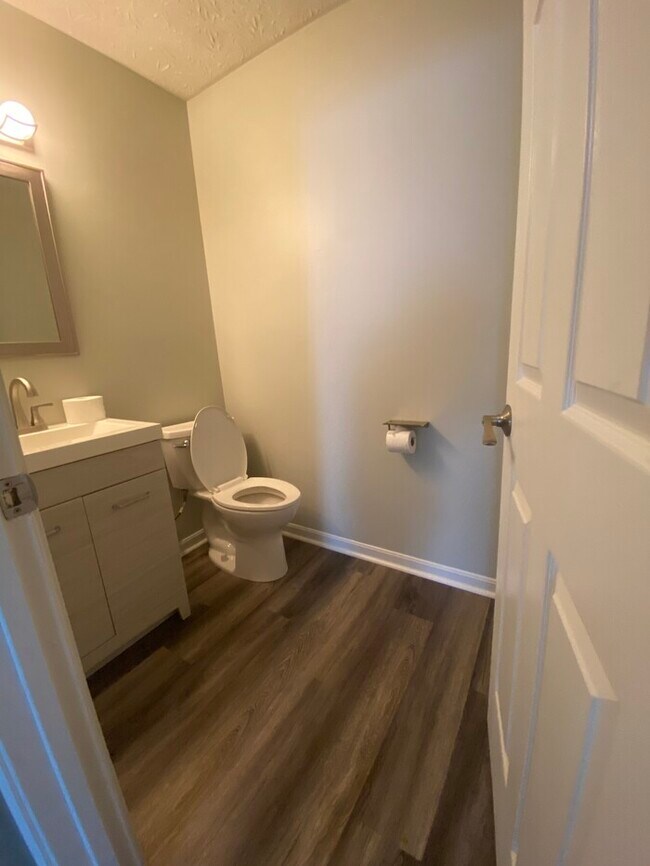 Foto del edificio - 2-Bedroom Townhome