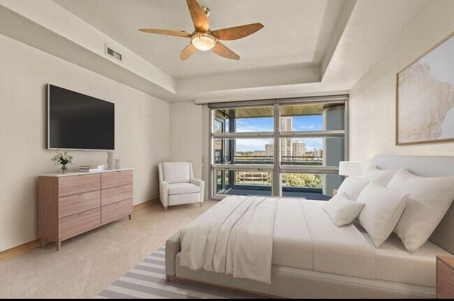 Spacious Master Bedroom - 545 E Wells St