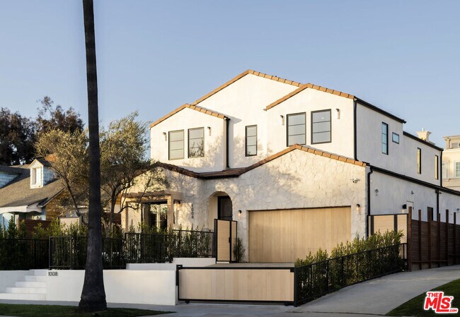Building Photo - 1008 S Bundy Dr