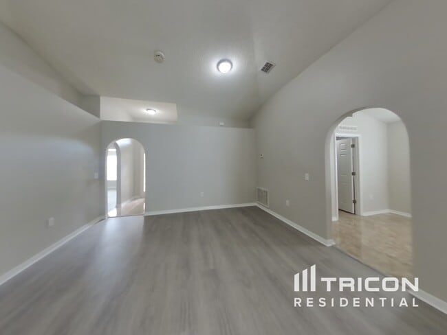Building Photo - 11353 Nettlebrook St E