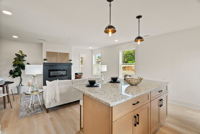 Building Photo - 103 Rayon Dr