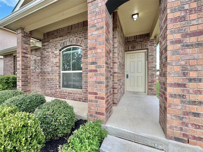 Building Photo - 1024 Britt Ln