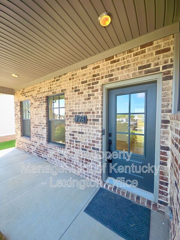 Building Photo - 728 Shaker Dr