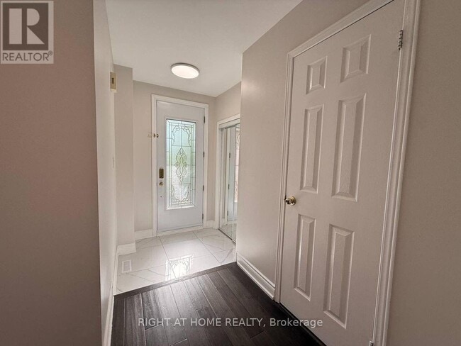 Building Photo - 746 Walpole Crescent