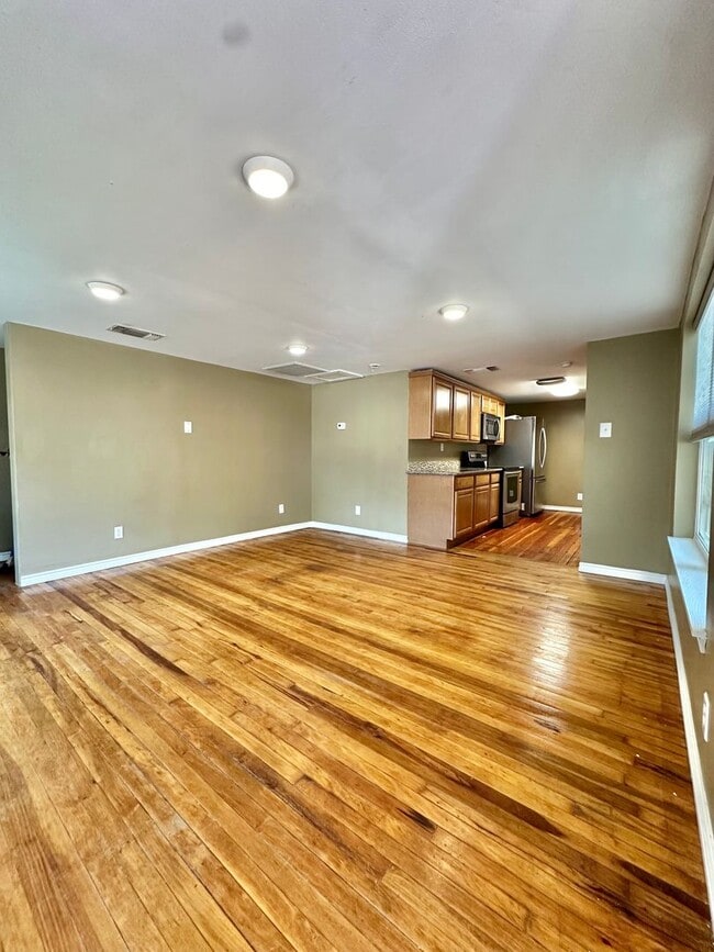 Building Photo - COMING OCTOBER 2025 - Spacious 1-Bedroom A...