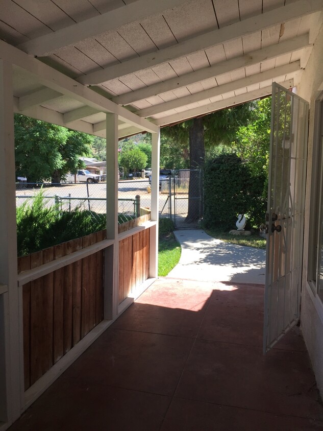 entrance - 33141 Case St