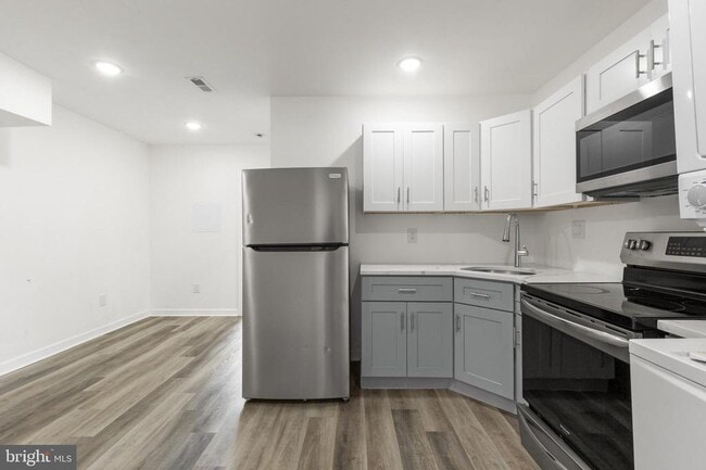 Building Photo - 2550 Kensington Ave
