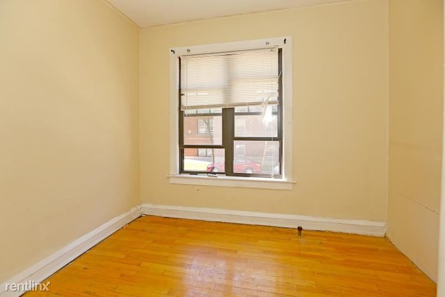 Building Photo - 2900 N Mildred Ave