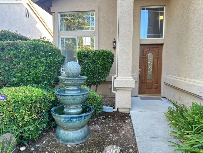Building Photo - 152 Oxburough Dr