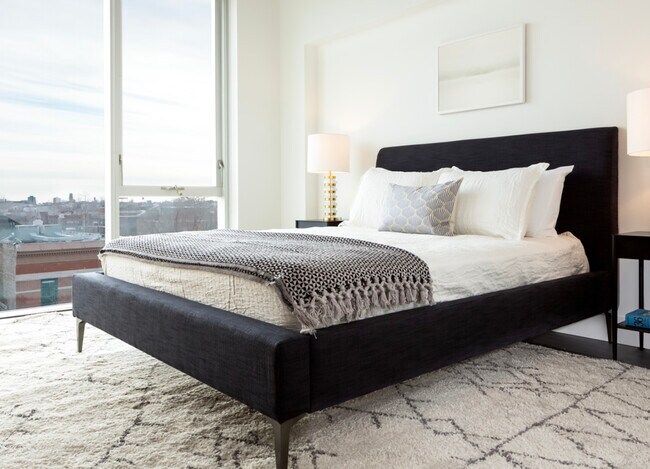 Building Photo - 1640 W Division St