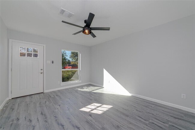 Building Photo - 1716 Crestdale Dr