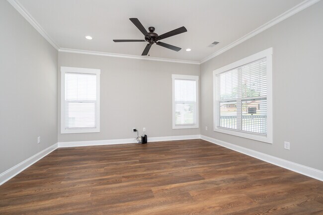 Building Photo - 570 Lowndes Hill Rd