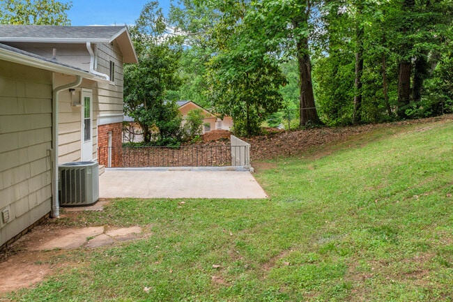 Building Photo - 2080 Dundee Dr SE
