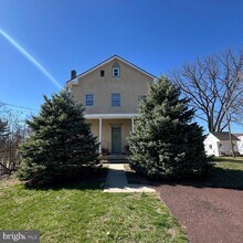 Building Photo - 25 W 5th Ave