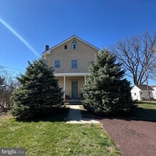 Building Photo - 25 W 5th Ave