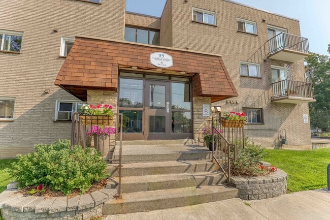 Photo du bâtiment - Thomas Apartments