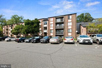Building Photo - 9728 Kingsbridge Dr