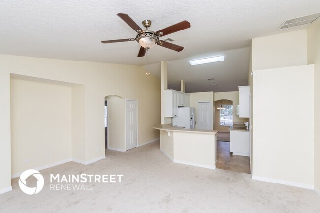 Foto del edificio - 5690 Cinnamon Fern Blvd