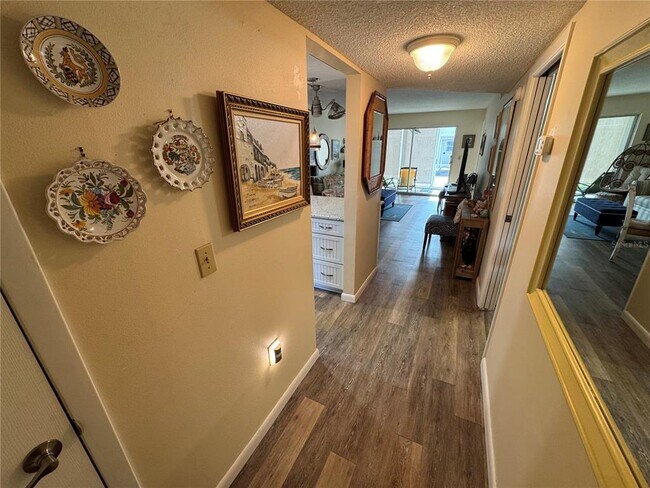 Foto del edificio - 1400 Tarpon Center Dr