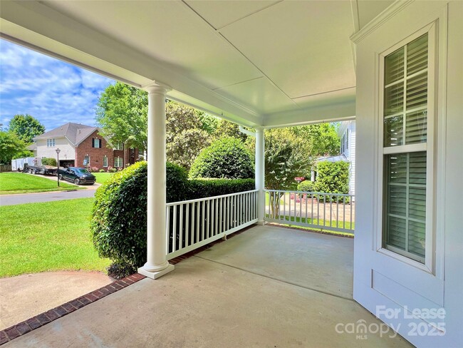 Building Photo - 811 Deercross Ln