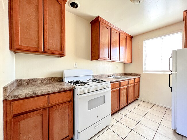 Foto del edificio - 1331 W 38th St