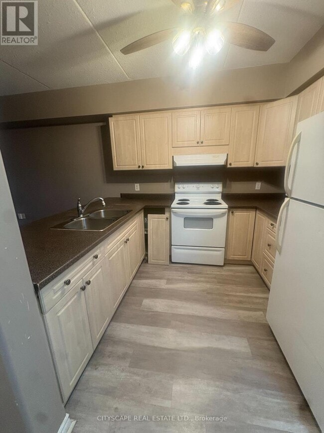 Photo du bâtiment - 24 Harris Ave