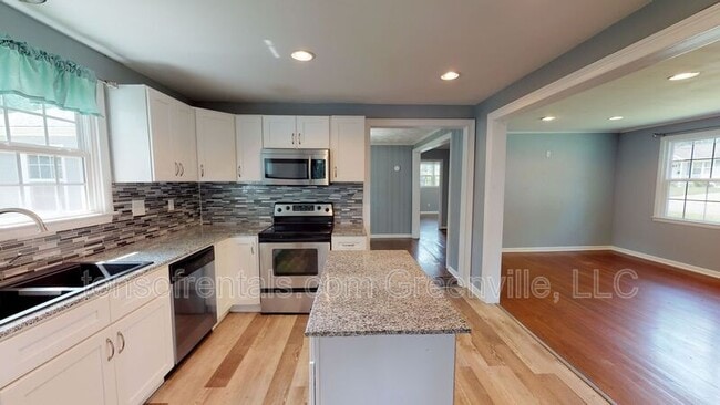 Building Photo - 203 Belmarc Dr