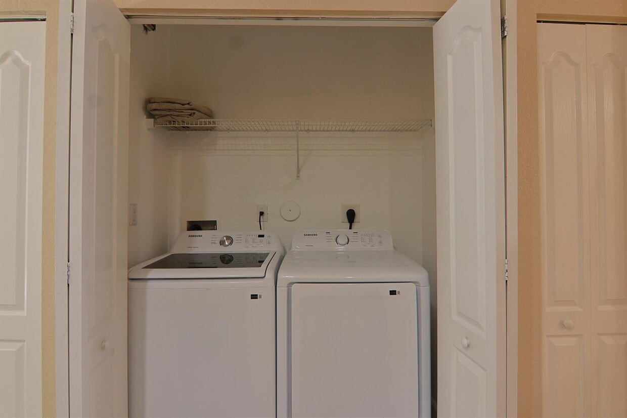 Foto del edificio - $3,000MONTHLY;21211 NW 14TH AVE MIAMI GARD...