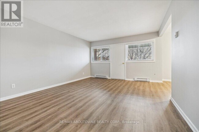 Building Photo - 2350 Queensway Dr