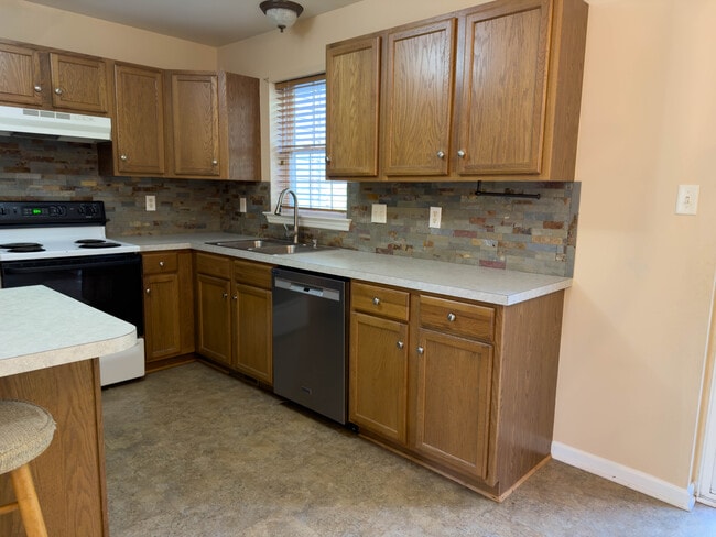 Building Photo - 562 Wood Duck Dr