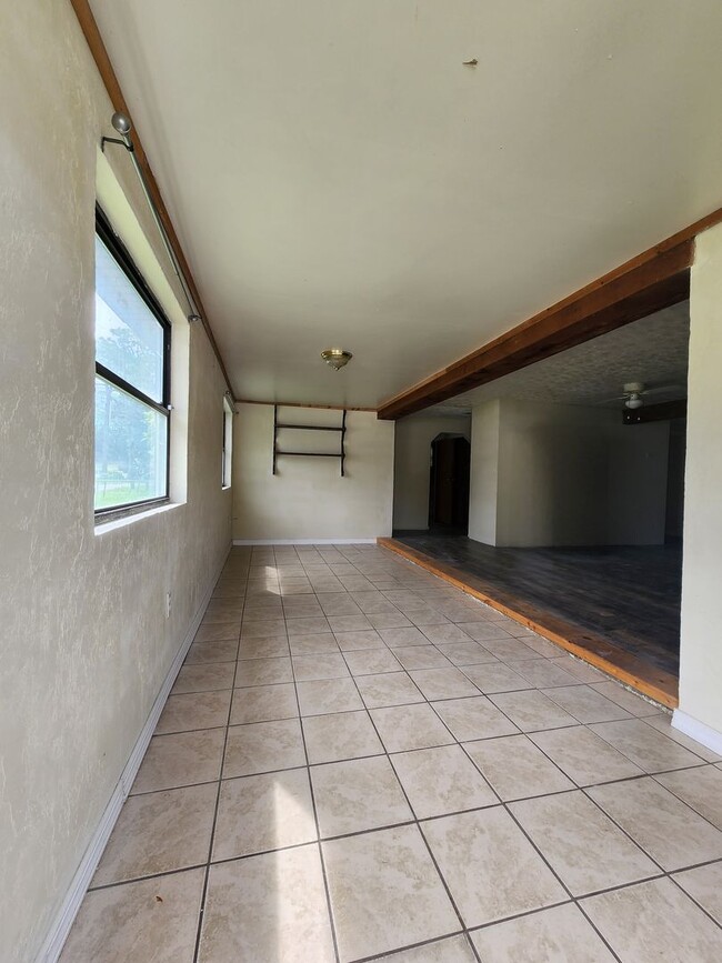 Foto del edificio - 3 bedroom 2 Bath Single Family Home w/ Lar...