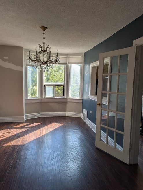 Building Photo - 94 Aldwych Av