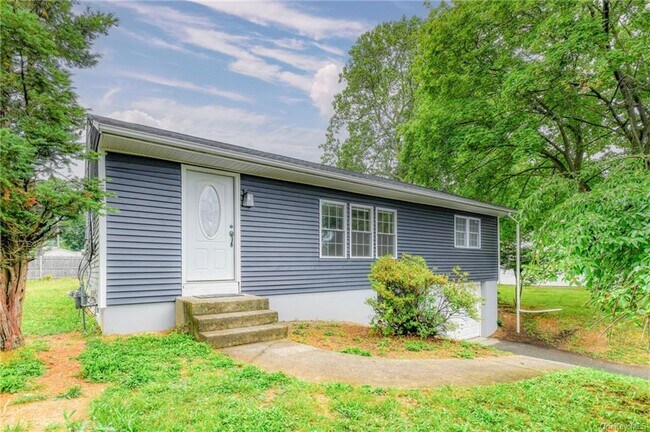 Building Photo - 11 Cresthaven Dr