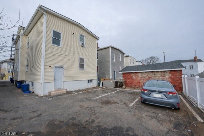 Building Photo - 65 Grove St