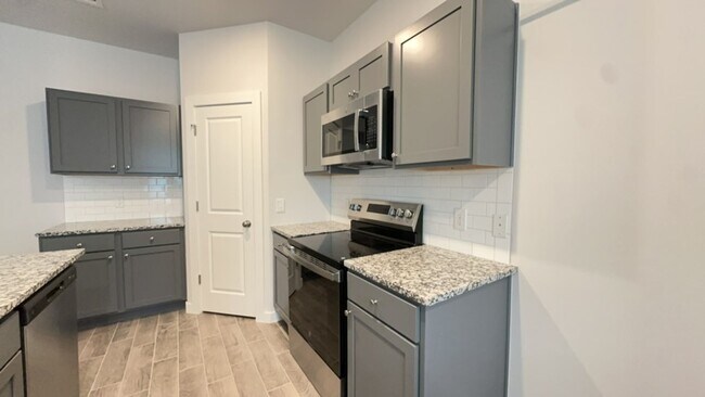 Building Photo - Beautiful 3 Bedroom, 2 Bathroom on a 1.91 Acre Lot in Ridge Creek Addition!