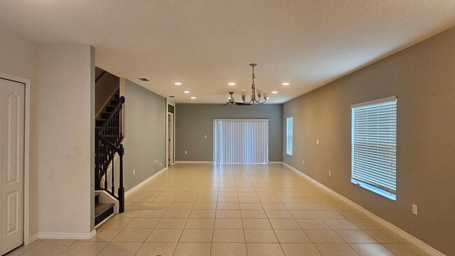 Building Photo - 233 Primrose Dr